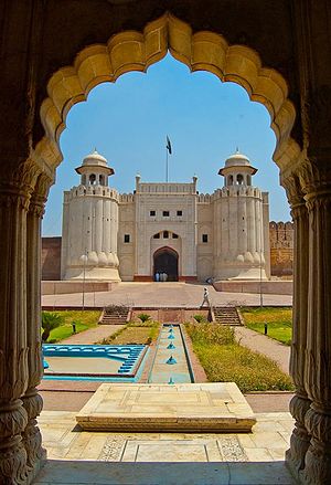 300px-lahore_fort