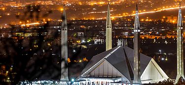 faisal_mosque_close_up_cropped